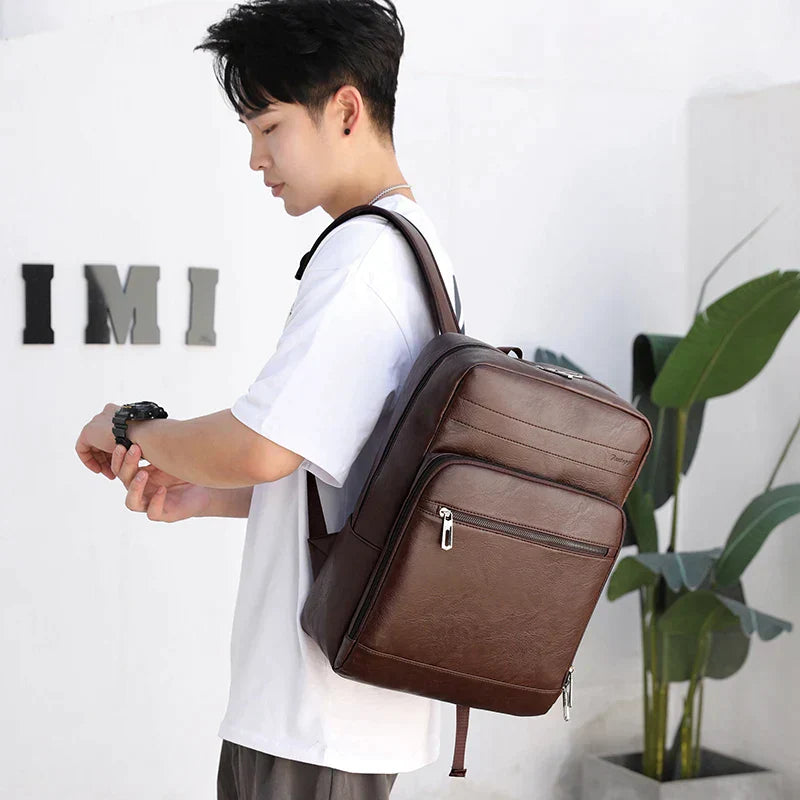 Mochila Masculina em Couro Genuino - Hermez Premium