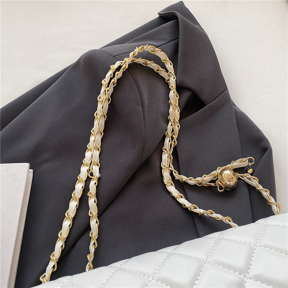 Bolsa Feminina Acolchoada em Couro Modelo Chain