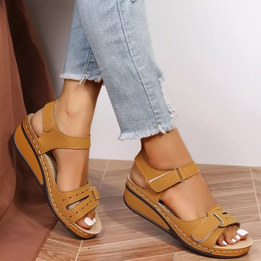 Sandália de Couro Plataforma Feminina Lizandra