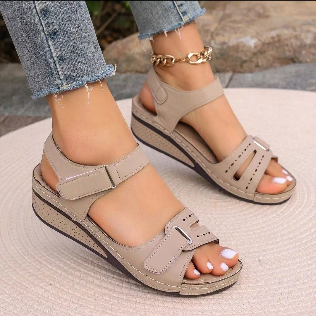 Sandália de Couro Plataforma Feminina Lizandra